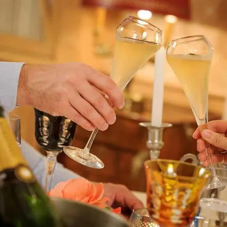 Couette-café La Des Vignerons 4*