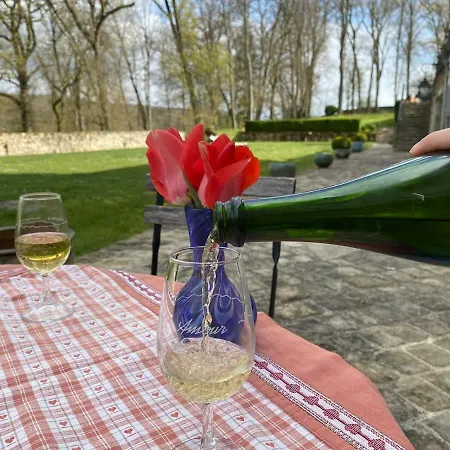 La Des Vignerons Couette-café 4*